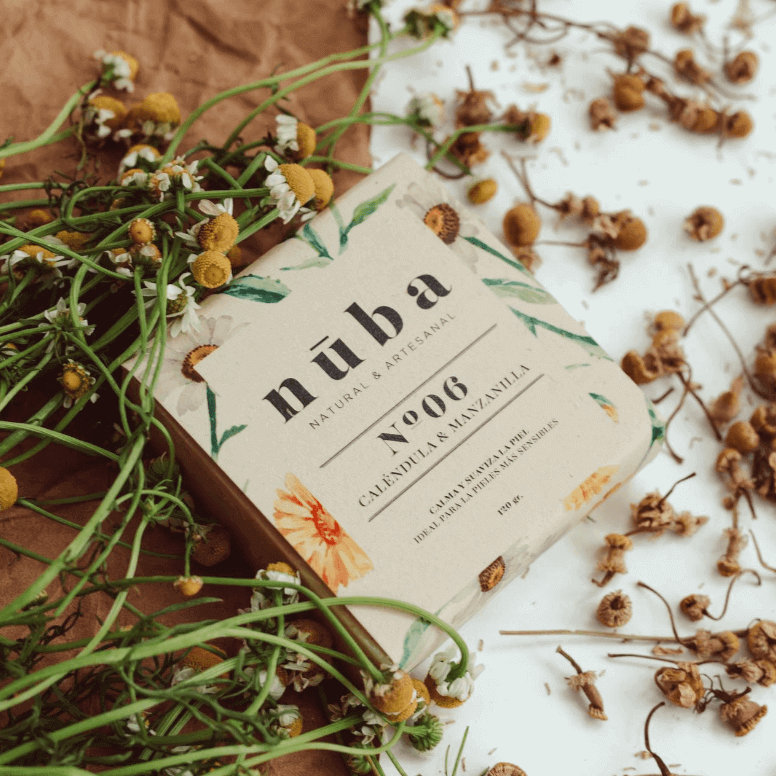 jabón natural de manzanilla y calendula piel sensible