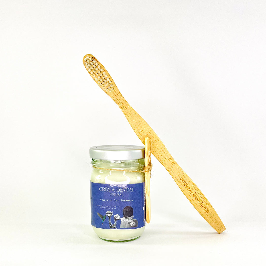 Set bucal personal (cepillo de dientes de bambú + crema de dientes herbal)